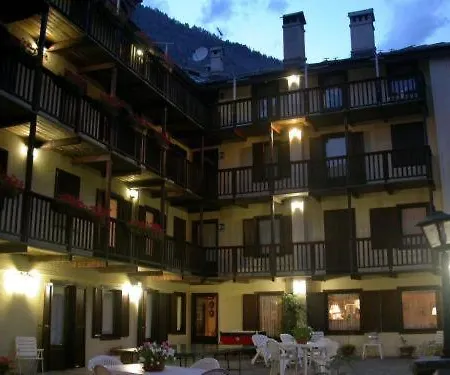 فندق Tavernier 3*